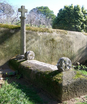 tumba_de_los_dos_hermanos_sintra_alvaro_anula